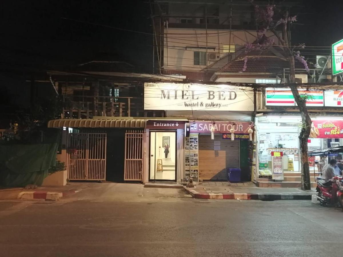 Miel Bed Hostel & Gallery Chiang Mai Exterior foto