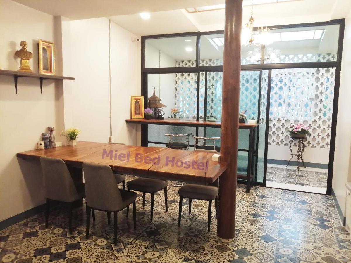 Miel Bed Hostel & Gallery Chiang Mai Exterior foto